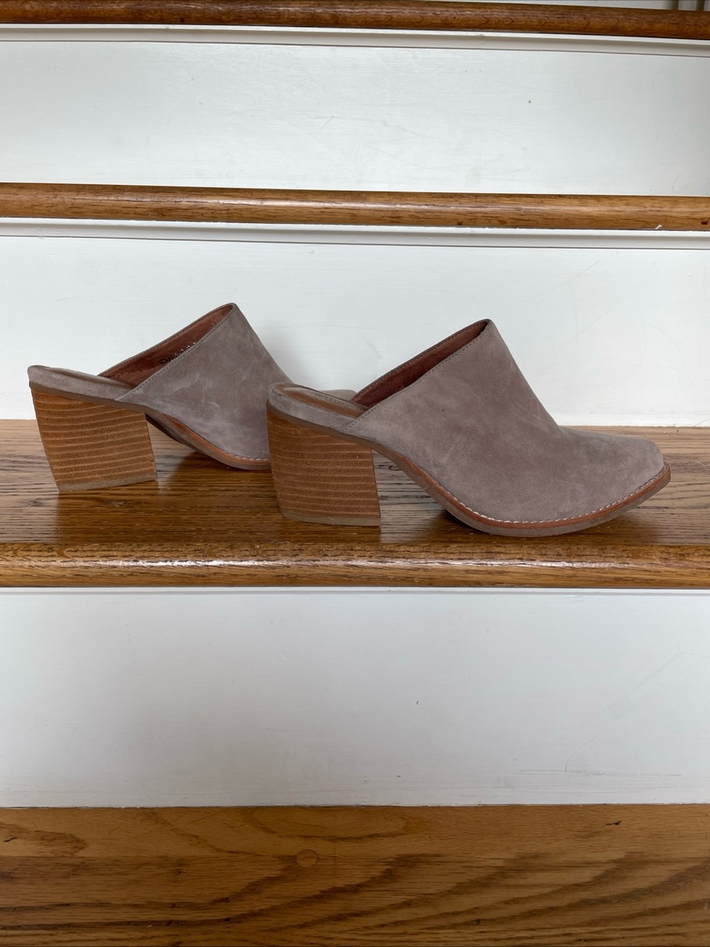 Jeffrey Campbell Shoes Taupe Gray Suede Mules Favela Women’s 6.5 Block Heel - Picture 2 of 14